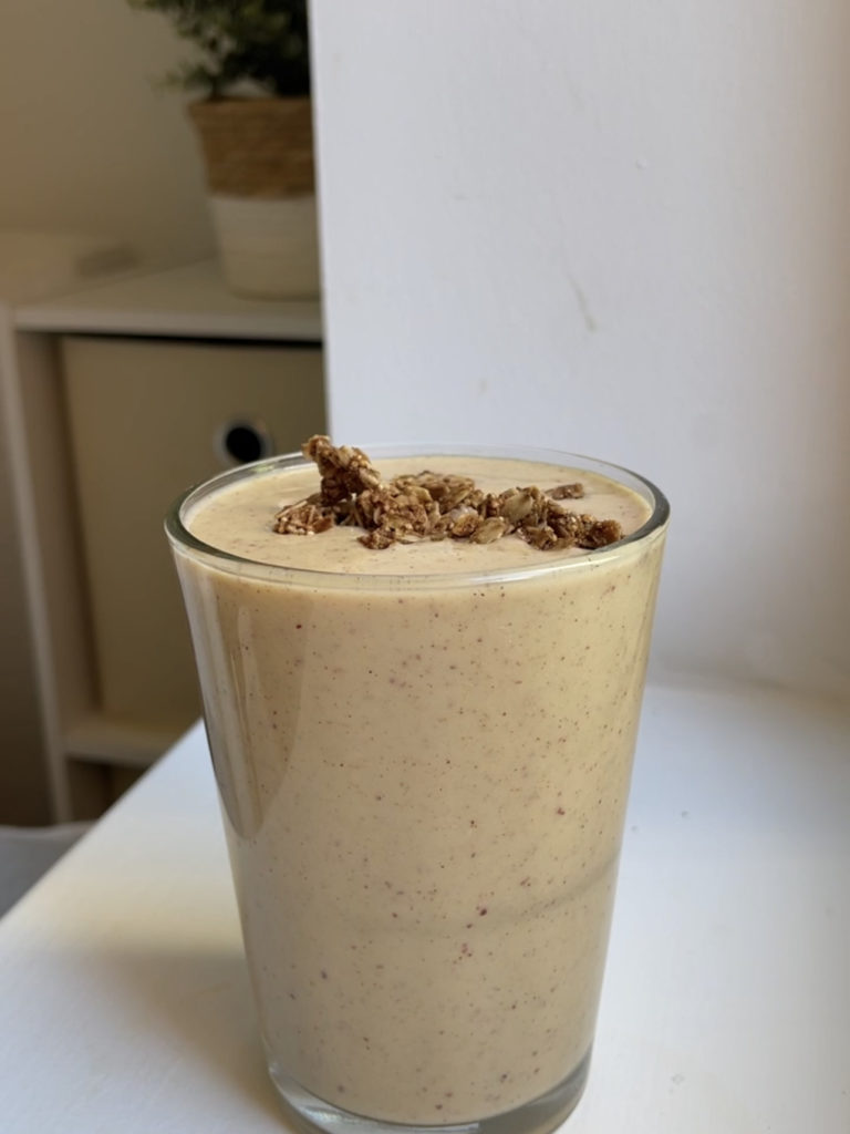 Simple and Delicious Snack Idea: Apple Pie Smoothie