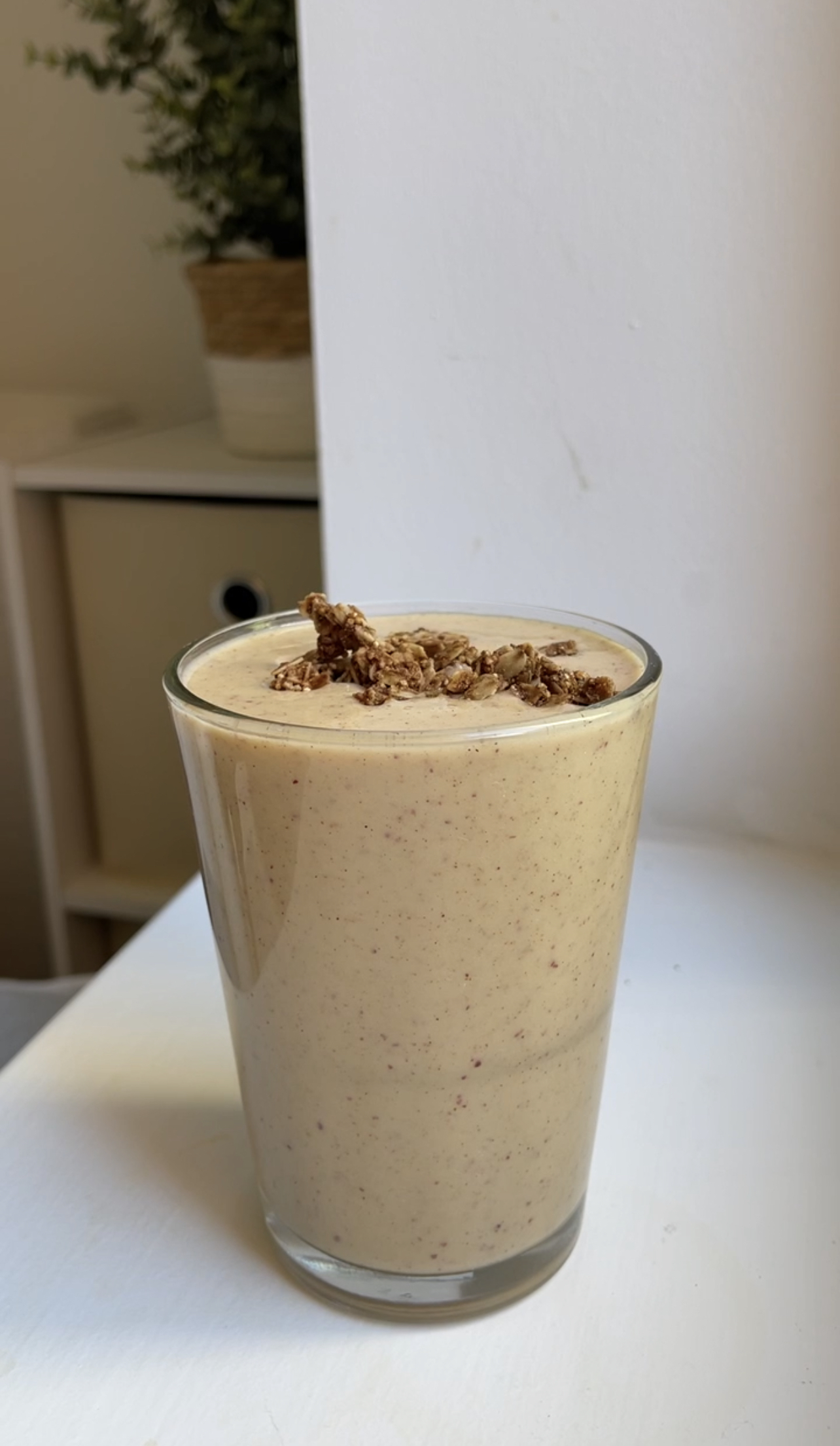 looking for a high protein snack idea? try this apple pie smoothie!