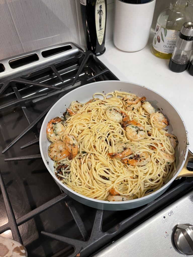 garlic shrimp pasta recipe in the pot