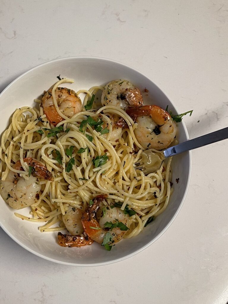 Healthy Dinner Idea: Garlic Shrimp Pasta