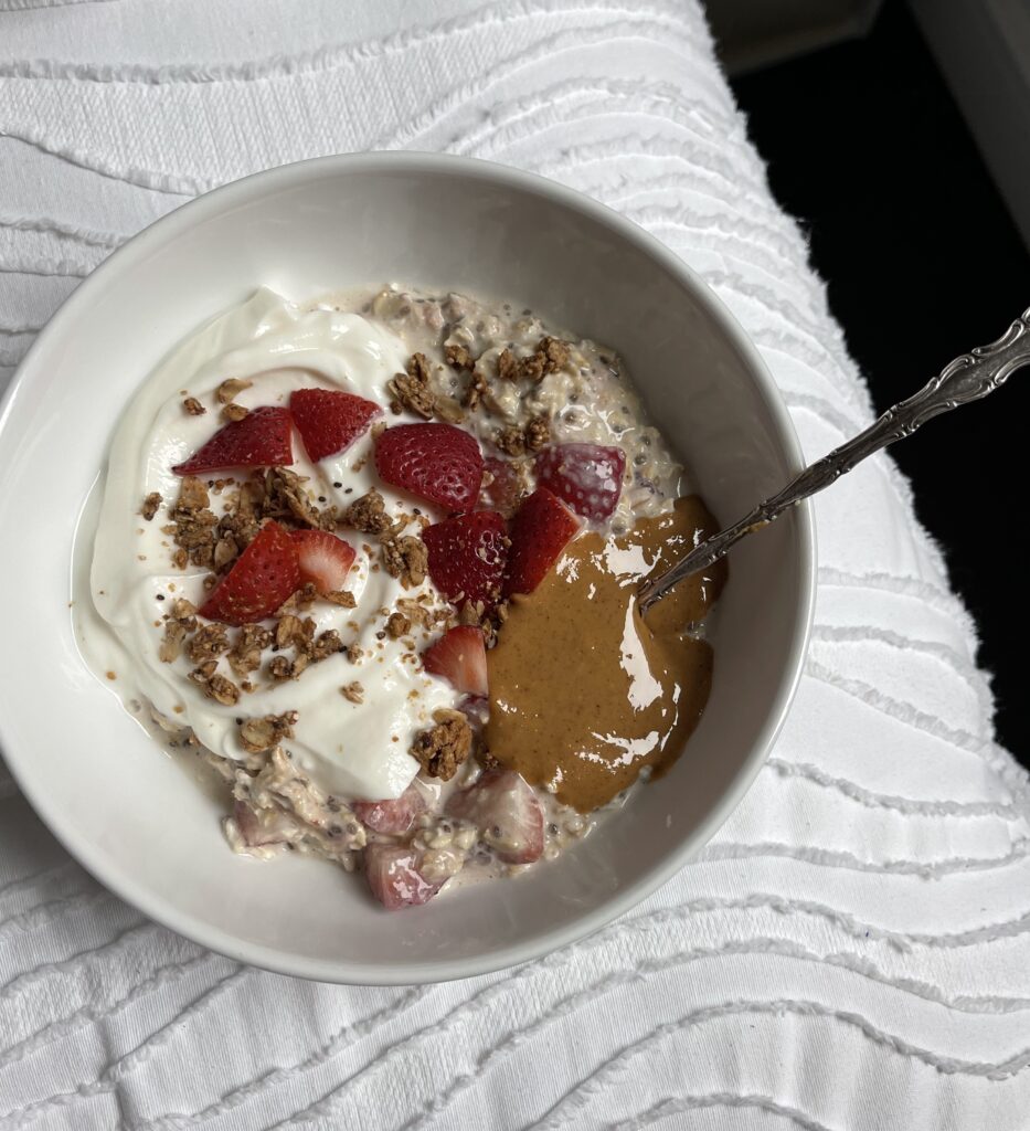 healthy strawberry vanilla overnight oats recipe
